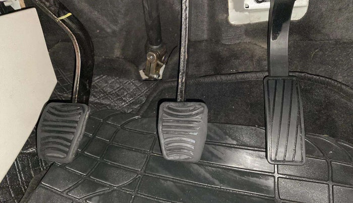 2019 Mahindra XUV300 W6 1.2 PETROL, Petrol, Manual, 69,402 km, Pedals