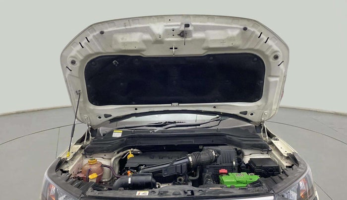 2019 Mahindra XUV300 W6 1.2 PETROL, Petrol, Manual, 69,402 km, Open Bonet
