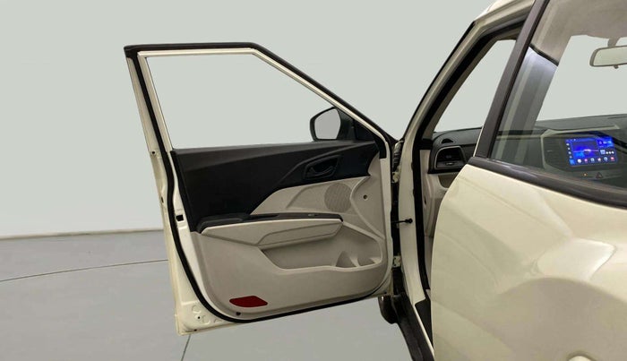 2019 Mahindra XUV300 W6 1.2 PETROL, Petrol, Manual, 69,402 km, LHS Front Door