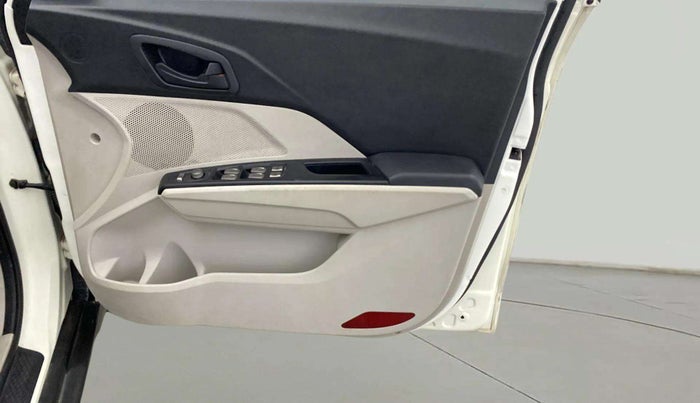 2019 Mahindra XUV300 W6 1.2 PETROL, Petrol, Manual, 69,402 km, Driver Side Door Panels Control