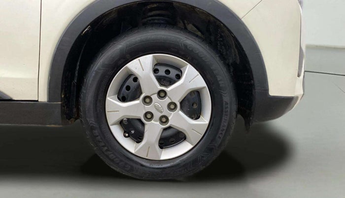 2019 Mahindra XUV300 W6 1.2 PETROL, Petrol, Manual, 69,402 km, Right Front Wheel