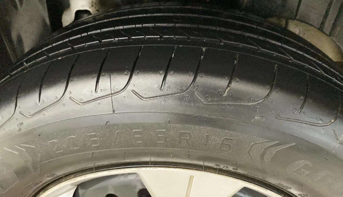 2019 Mahindra XUV300 W6 1.2 PETROL, Petrol, Manual, 69,402 km, Right Rear Tyre Tread