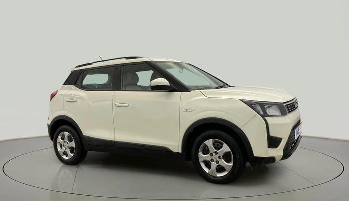 2019 Mahindra XUV300 W6 1.2 PETROL, Petrol, Manual, 69,402 km, Right Front Diagonal