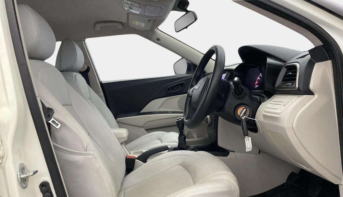 2019 Mahindra XUV300 W6 1.2 PETROL, Petrol, Manual, 69,402 km, Right Side Front Door Cabin