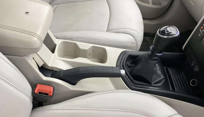 2019 Mahindra XUV300 W6 1.2 PETROL, Petrol, Manual, 69,402 km, Gear Lever
