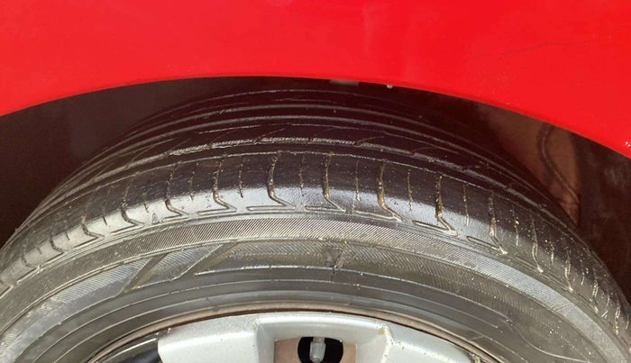 2017 Volkswagen Polo COMFORTLINE 1.2L, Petrol, Manual, 90,096 km, Left Front Tyre Tread