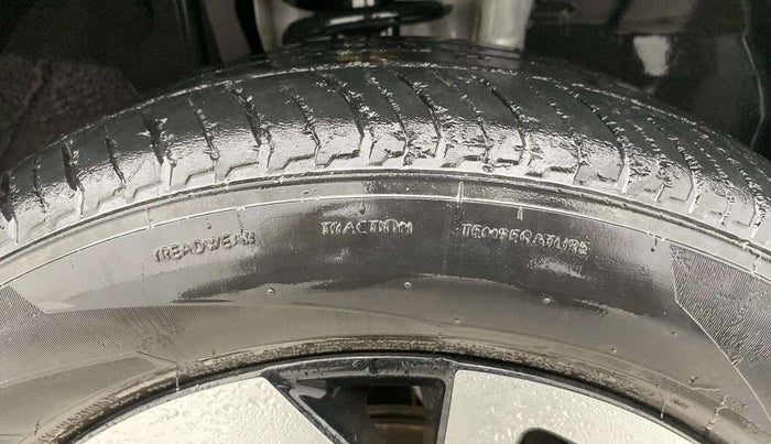 2022 Nissan MAGNITE XV EXECUTIVE, Petrol, Manual, 44,576 km, Right Front Tyre Tread