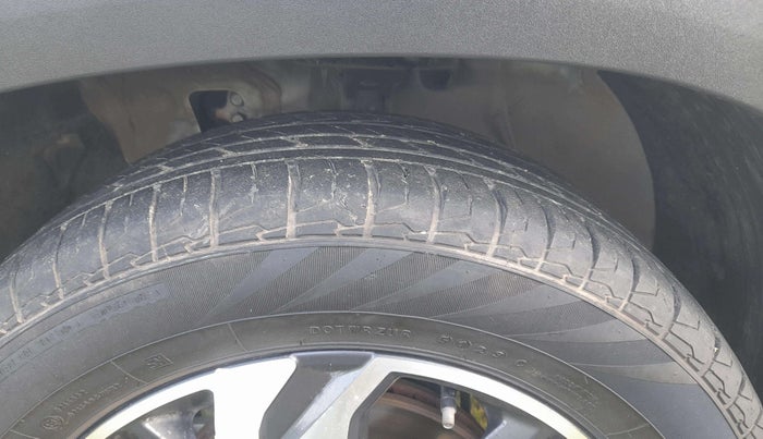 2024 Hyundai Creta SX (O) 1.5 PETROL, Petrol, Manual, 28,102 km, Left Front Tyre Tread