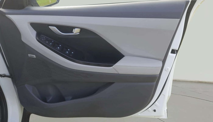 2024 Hyundai Creta SX (O) 1.5 PETROL, Petrol, Manual, 28,102 km, Driver Side Door Panels Control