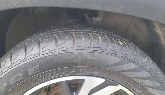 2024 Hyundai Creta SX (O) 1.5 PETROL, Petrol, Manual, 28,102 km, Right Front Tyre Tread