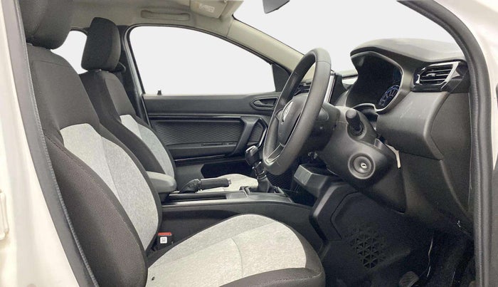 2024 Renault Kiger RXL MT, Petrol, Manual, 15,913 km, Right Side Front Door Cabin
