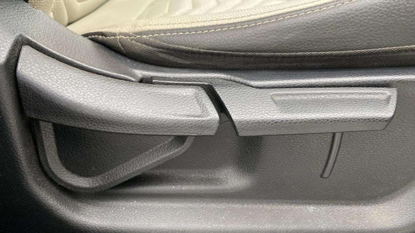 2020 KIA SONET HTX PLUS 1.0 IMT, Petrol, Manual, 82,245 km, Driver Side Adjustment Panel