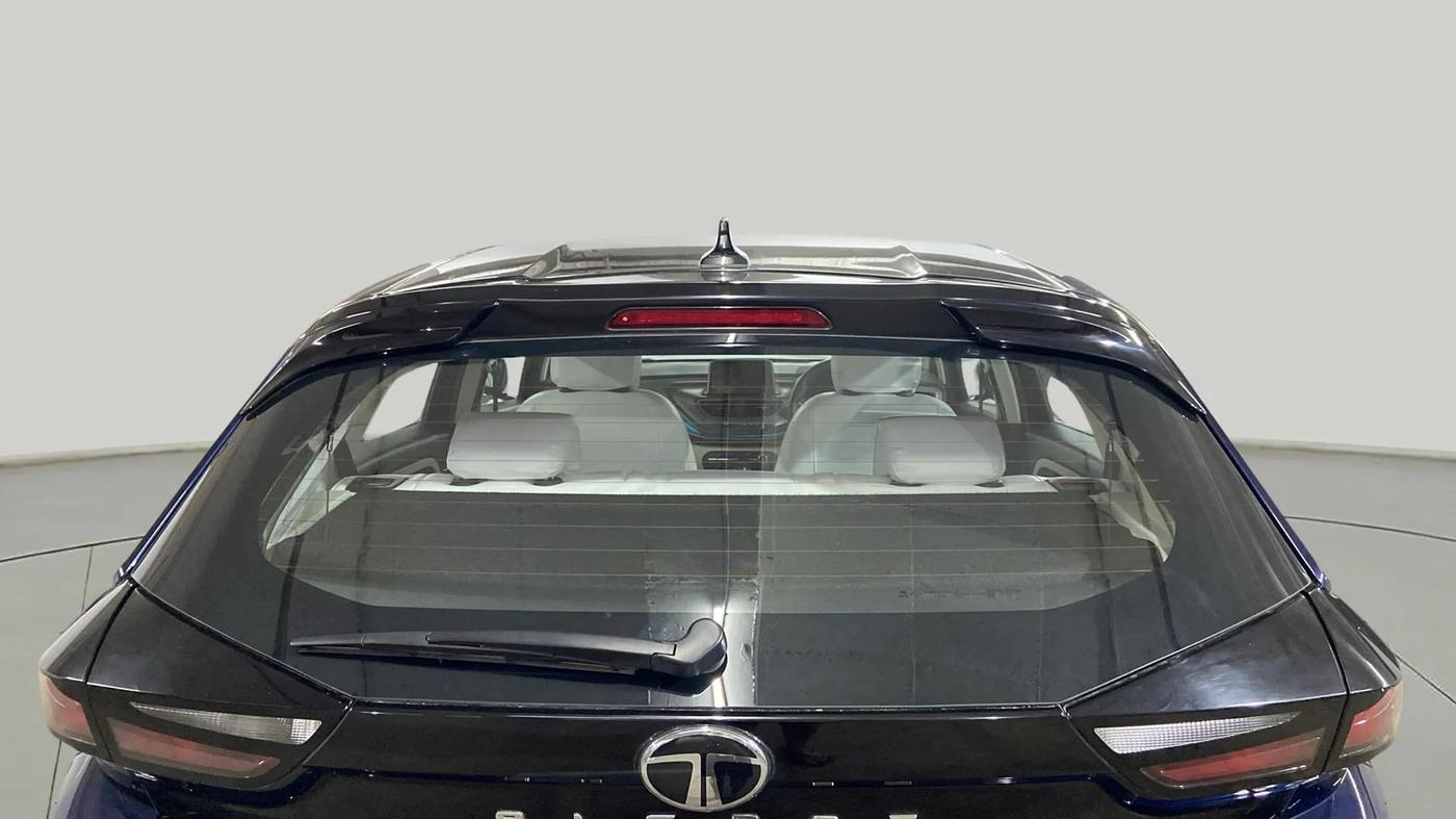 2024 Tata ALTROZ XZA + SUNROOF, Petrol, Automatic, 4,304 km, Rear Windshield