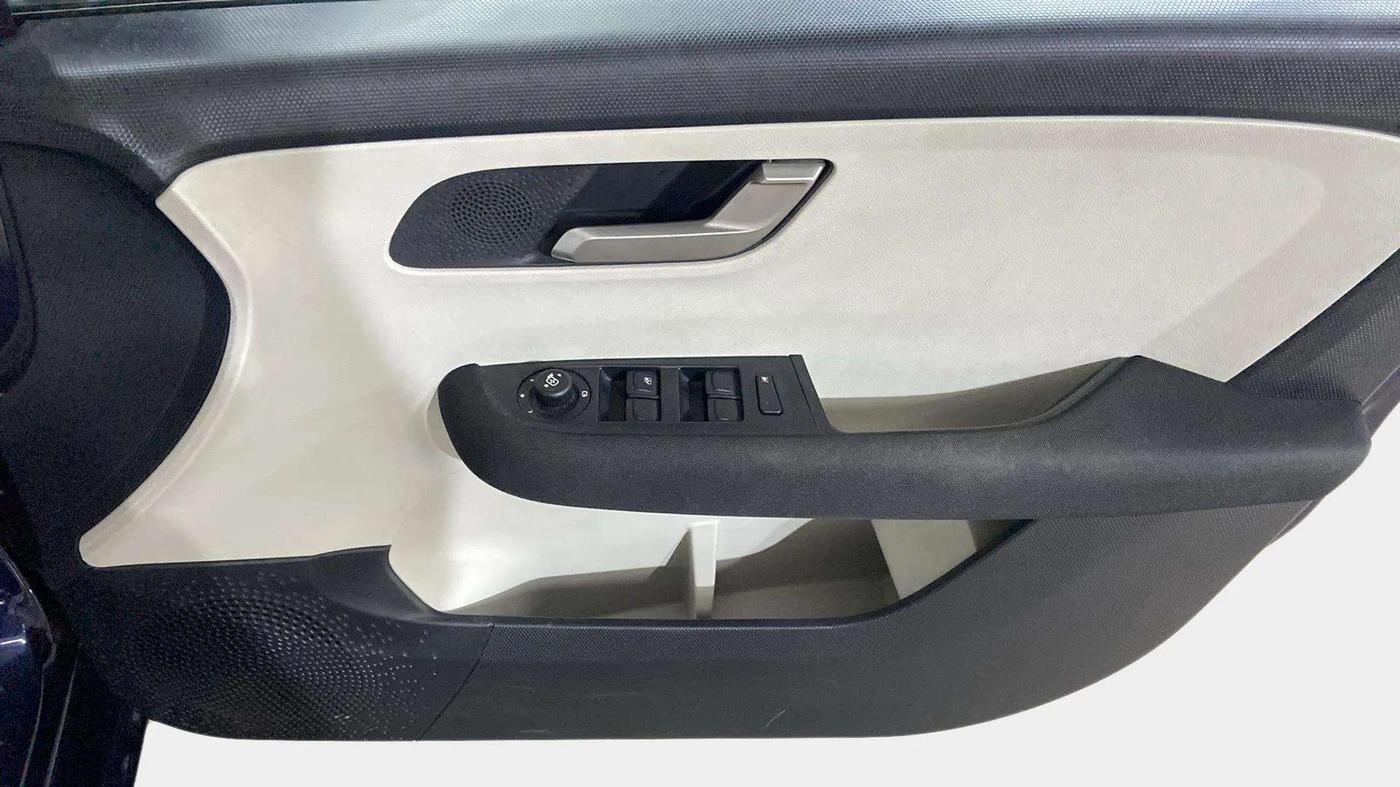 2024 Tata ALTROZ XZA + SUNROOF, Petrol, Automatic, 4,304 km, Driver Side Door Panels Control