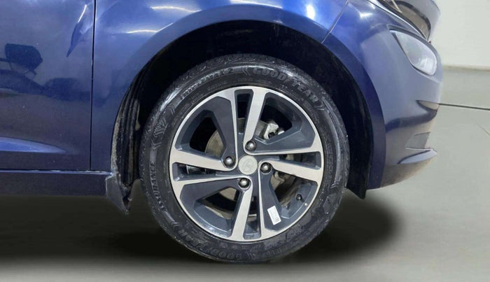 2024 Tata ALTROZ XZA + SUNROOF, Petrol, Automatic, 4,304 km, Right Front Wheel