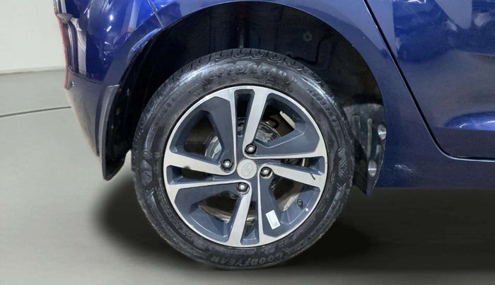 2024 Tata ALTROZ XZA + SUNROOF, Petrol, Automatic, 4,304 km, Right Rear Wheel