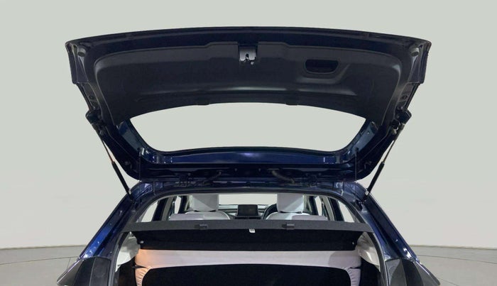 2024 Tata ALTROZ XZA + SUNROOF, Petrol, Automatic, 4,304 km, Boot Door Open