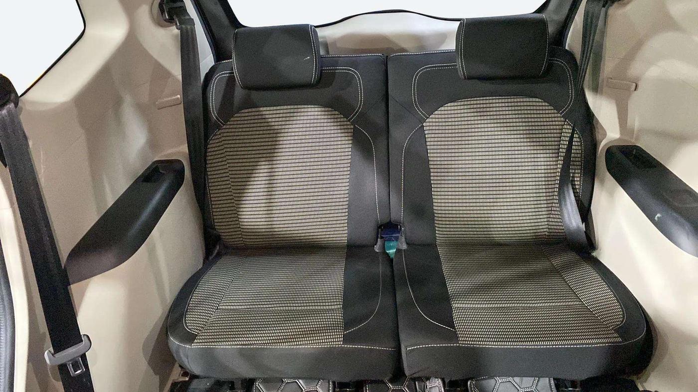 2022 Renault TRIBER RXT LIMITED EDITION, Petrol, Manual, 7,432 km, Third Seat Row ( optional )