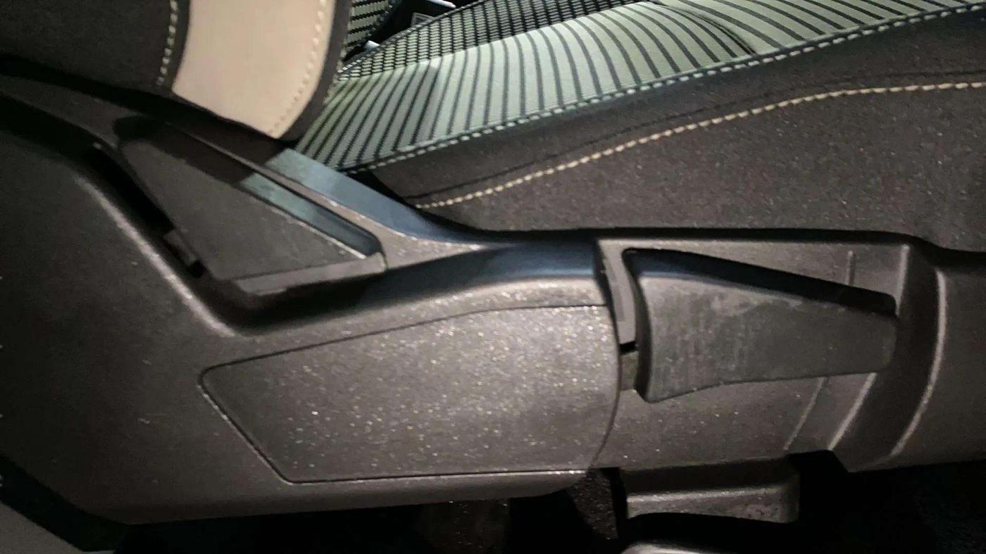 2022 Renault TRIBER RXT LIMITED EDITION, Petrol, Manual, 7,432 km, Driver Side Adjustment Panel