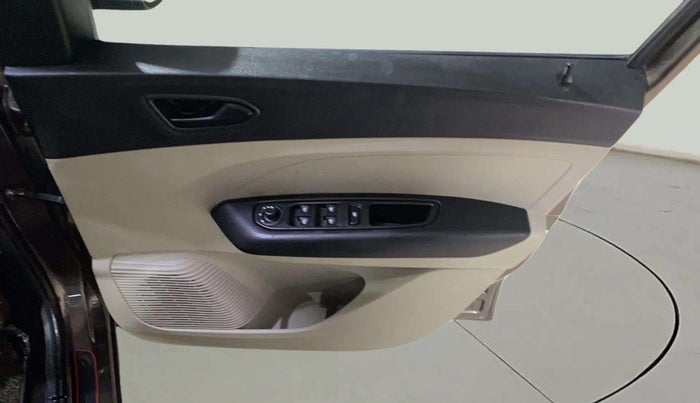 2022 Renault TRIBER RXT LIMITED EDITION, Petrol, Manual, 7,425 km, Driver Side Door Panels Control