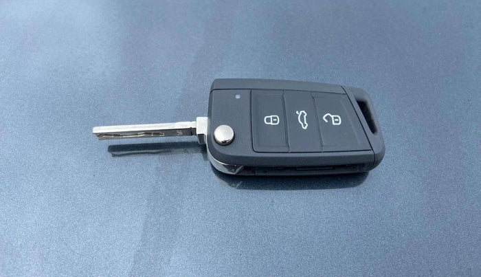 2023 Skoda KUSHAQ AMBITION 1.0L TSI MT, Petrol, Manual, 23,072 km, Key Close Up