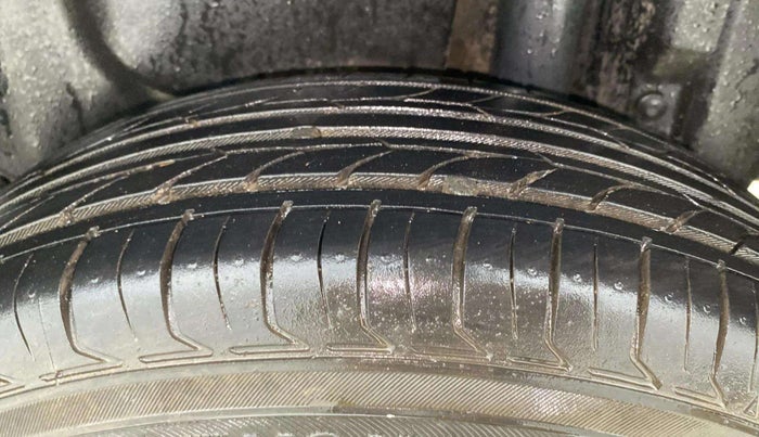 2014 Maruti Swift Dzire VXI, Petrol, Manual, 84,866 km, Left Rear Tyre Tread