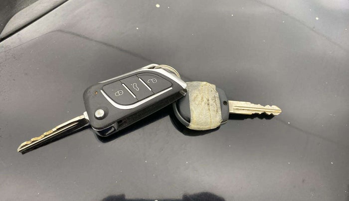2014 Maruti Swift Dzire VXI, Petrol, Manual, 84,866 km, Key Close Up