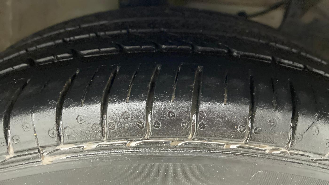 2021 Maruti Ciaz ALPHA 1.5 AT SHVS, Petrol, Automatic, 21,832 km, Right Front Tyre Tread