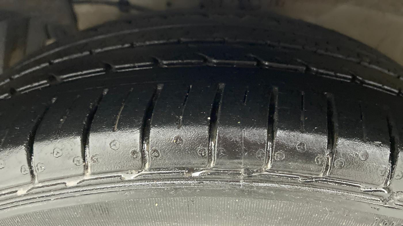 2021 Maruti Ciaz ALPHA 1.5 AT SHVS, Petrol, Automatic, 21,832 km, Left Front Tyre Tread