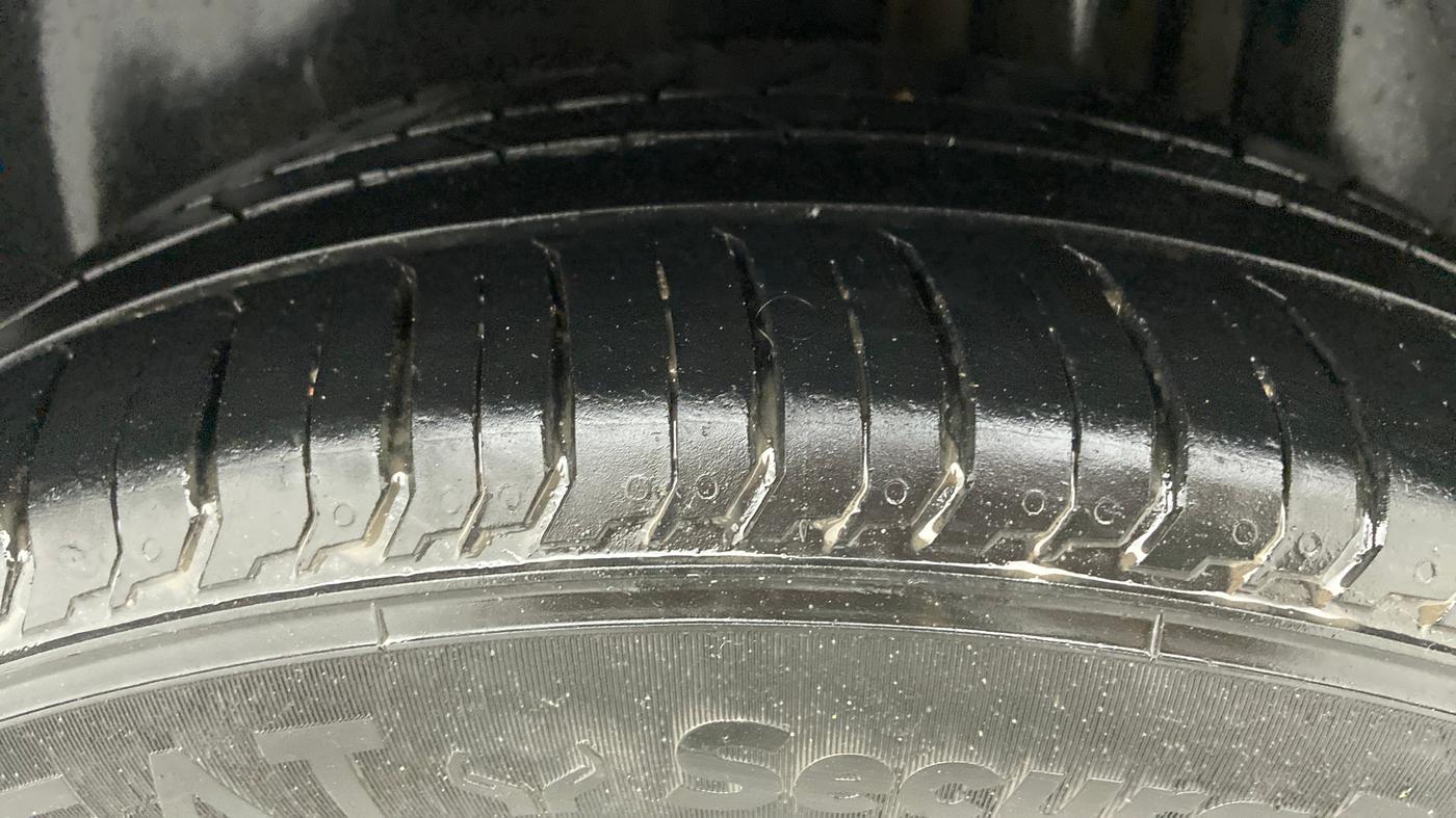 2021 Maruti Ciaz ALPHA 1.5 AT SHVS, Petrol, Automatic, 21,832 km, Left Rear Tyre Tread
