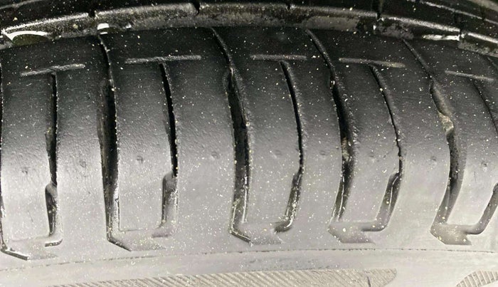 2019 Maruti Dzire ZXI AMT, Petrol, Automatic, 68,005 km, Right Front Tyre Tread