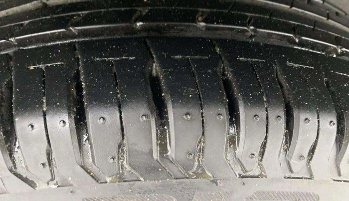 2019 Maruti Dzire ZXI AMT, Petrol, Automatic, 68,005 km, Right Rear Tyre Tread