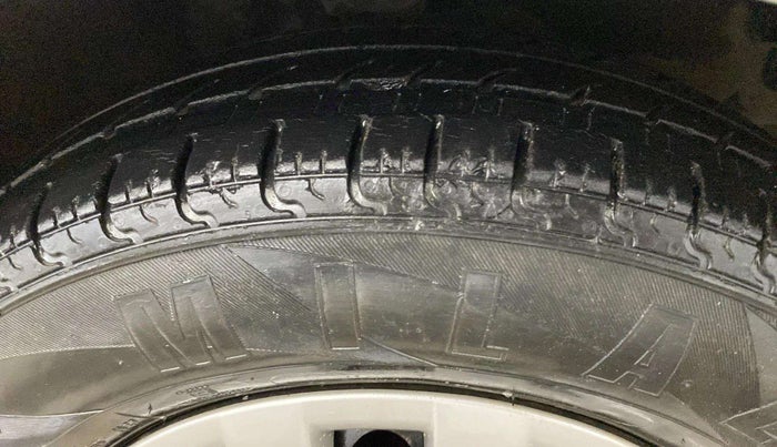 2013 Hyundai i10 MAGNA 1.1, Petrol, Manual, 53,209 km, Right Front Tyre Tread