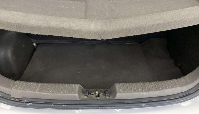2013 Hyundai i10 MAGNA 1.1, Petrol, Manual, 53,209 km, Boot Inside