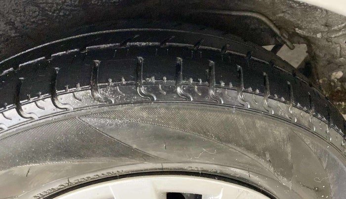 2013 Hyundai i10 MAGNA 1.1, Petrol, Manual, 53,209 km, Left Front Tyre Tread