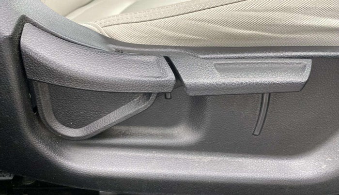 2022 KIA SELTOS HTK PLUS 1.5 IMT, Petrol, Manual, 37,710 km, Driver Side Adjustment Panel