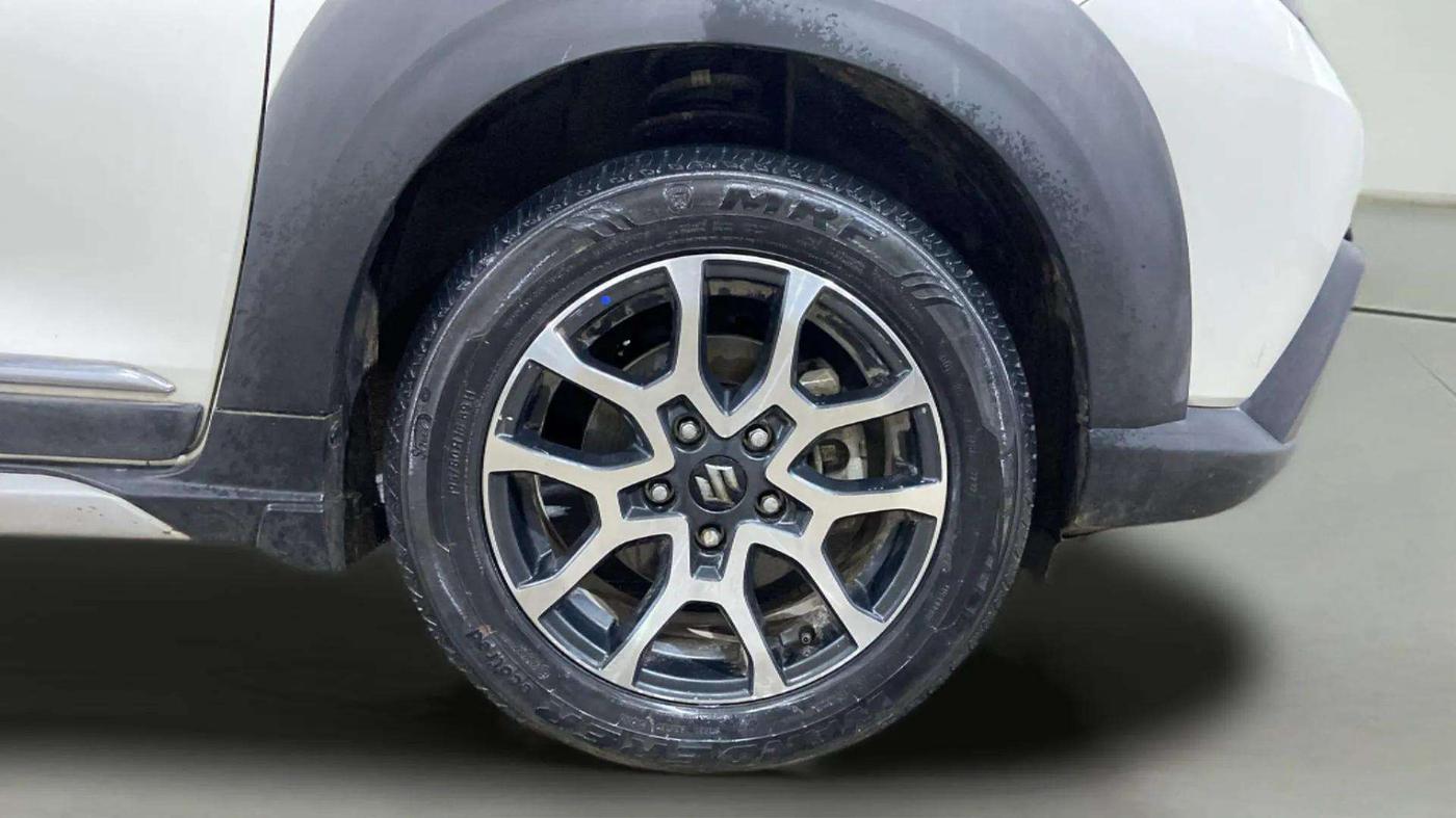 2022 Maruti XL6 ALPHA AT, Petrol, Automatic, 22,631 km, Right Front Wheel