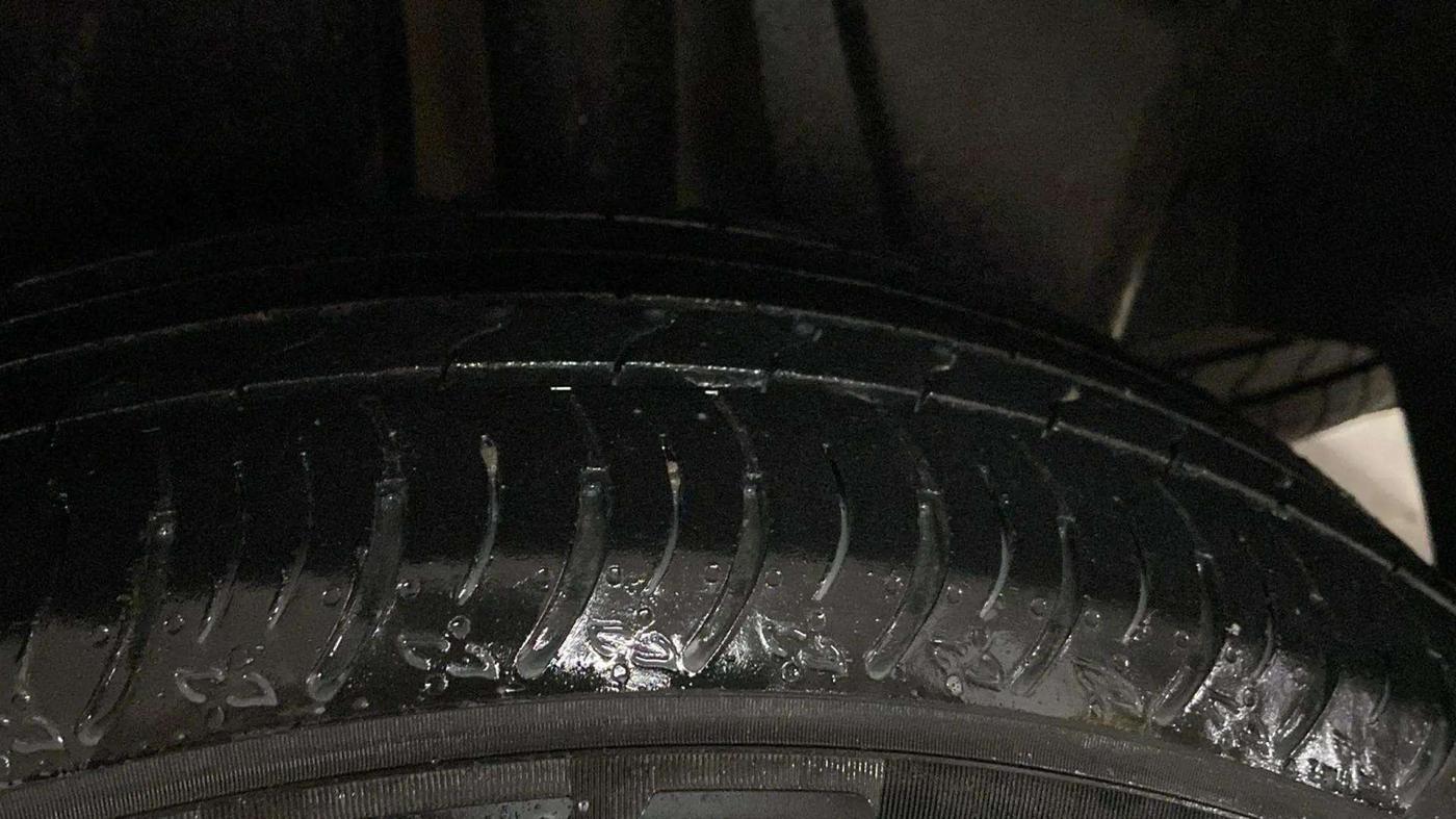 2022 Maruti XL6 ALPHA AT, Petrol, Automatic, 22,631 km, Left Rear Tyre Tread
