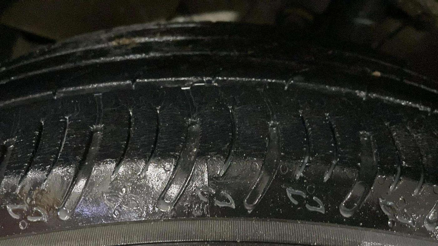 2022 Maruti XL6 ALPHA AT, Petrol, Automatic, 22,631 km, Left Front Tyre Tread