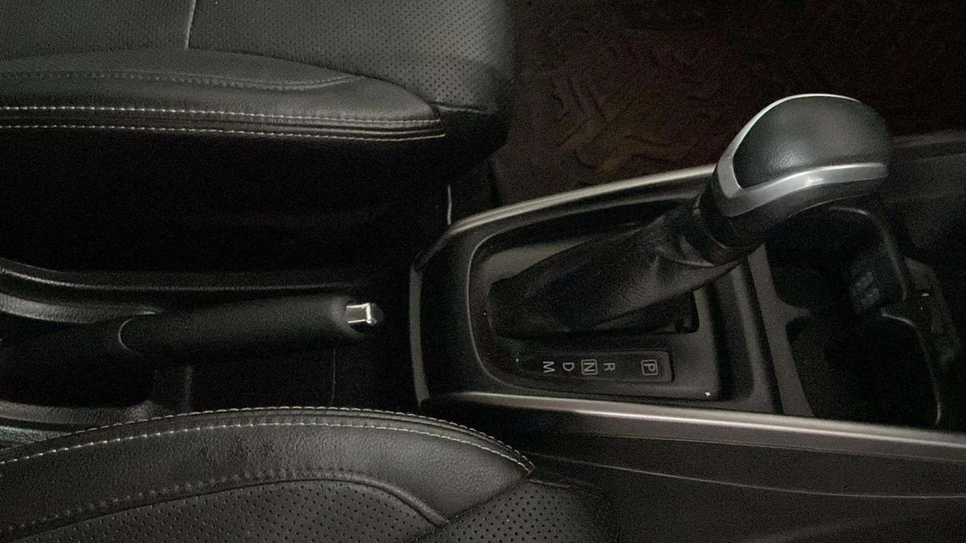 2022 Maruti XL6 ALPHA AT, Petrol, Automatic, 22,631 km, Gear Lever