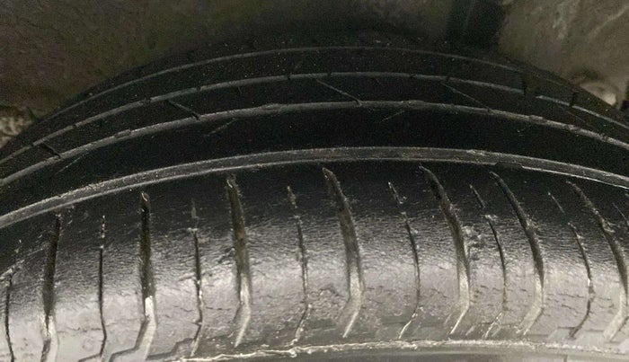 2021 Hyundai NEW I20 ASTA 1.2 AT, Petrol, Automatic, 46,997 km, Left Rear Tyre Tread