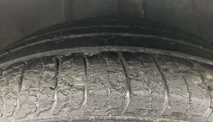 2021 Hyundai NEW I20 ASTA 1.2 AT, Petrol, Automatic, 46,997 km, Right Front Tyre Tread