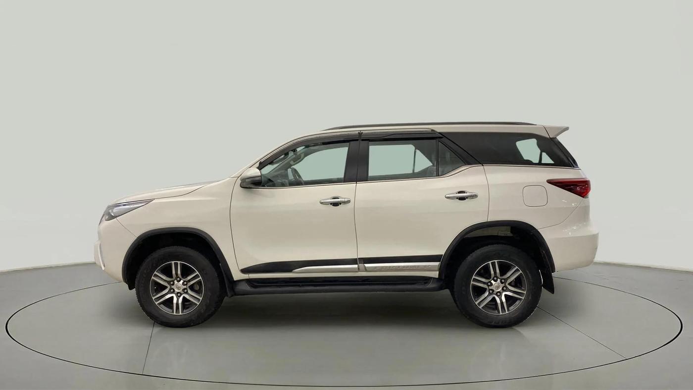 2018 Toyota Fortuner 2.8 4X2 MT, Diesel, Manual, 58,504 km, Left Side