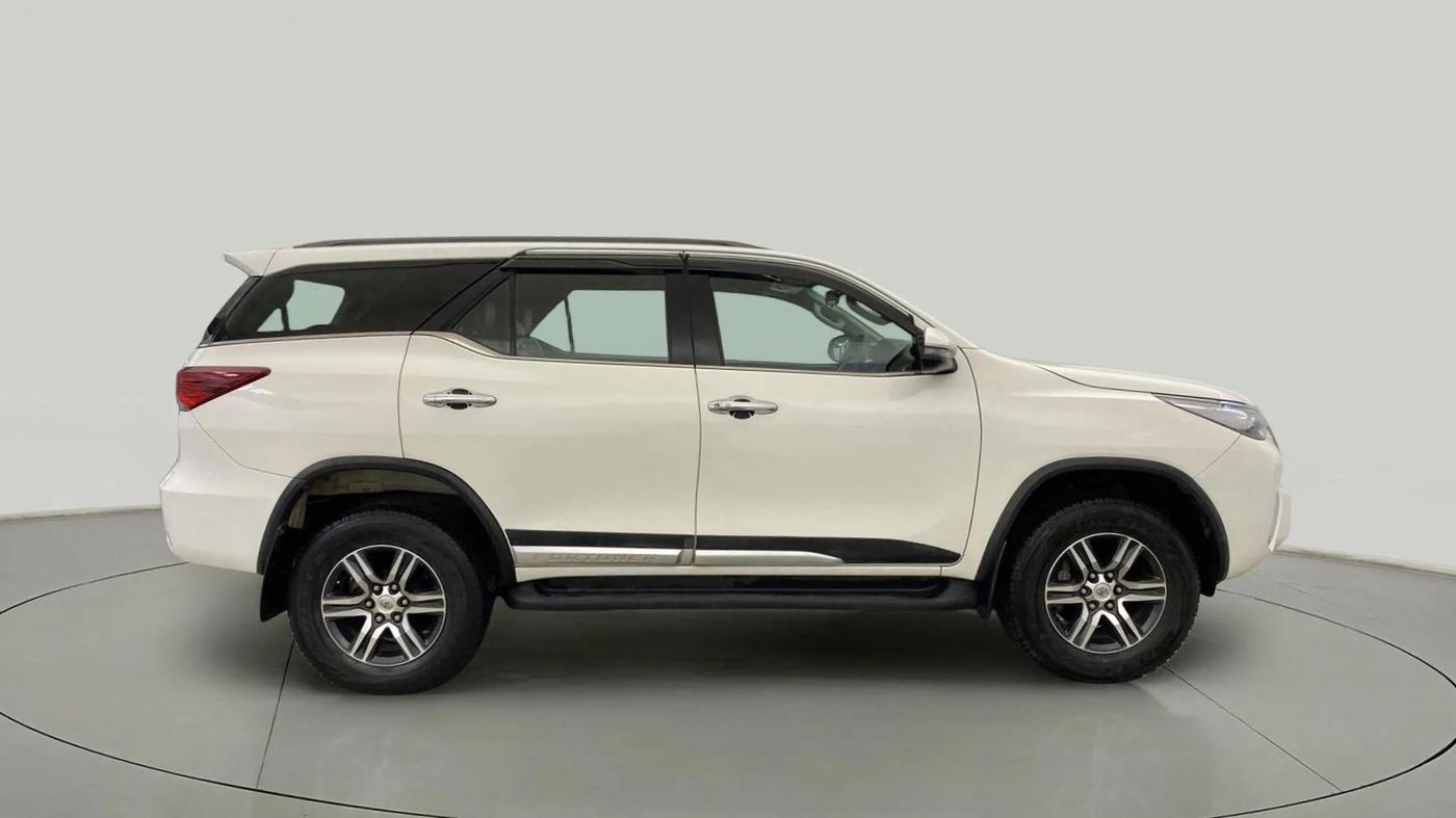 2018 Toyota Fortuner 2.8 4X2 MT, Diesel, Manual, 58,504 km, Right Side View