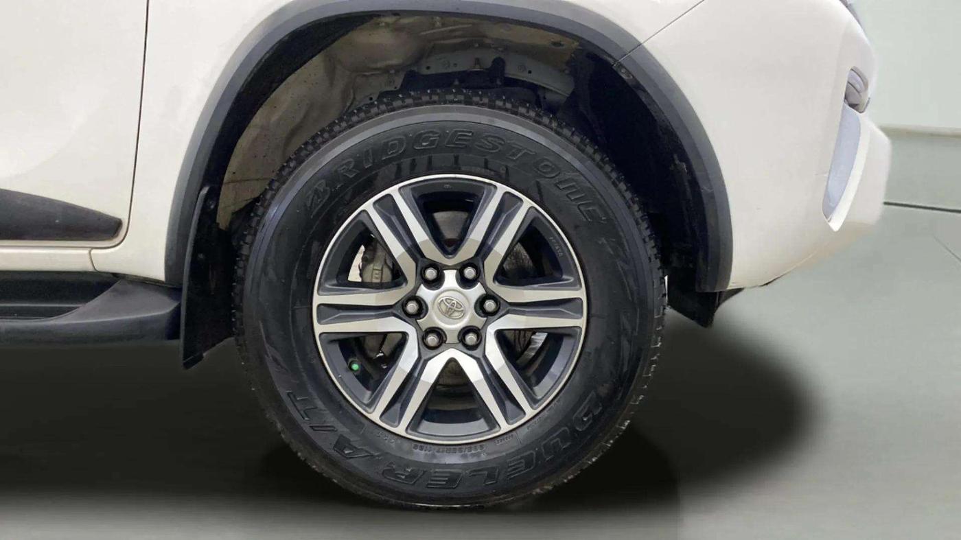2018 Toyota Fortuner 2.8 4X2 MT, Diesel, Manual, 58,504 km, Right Front Wheel