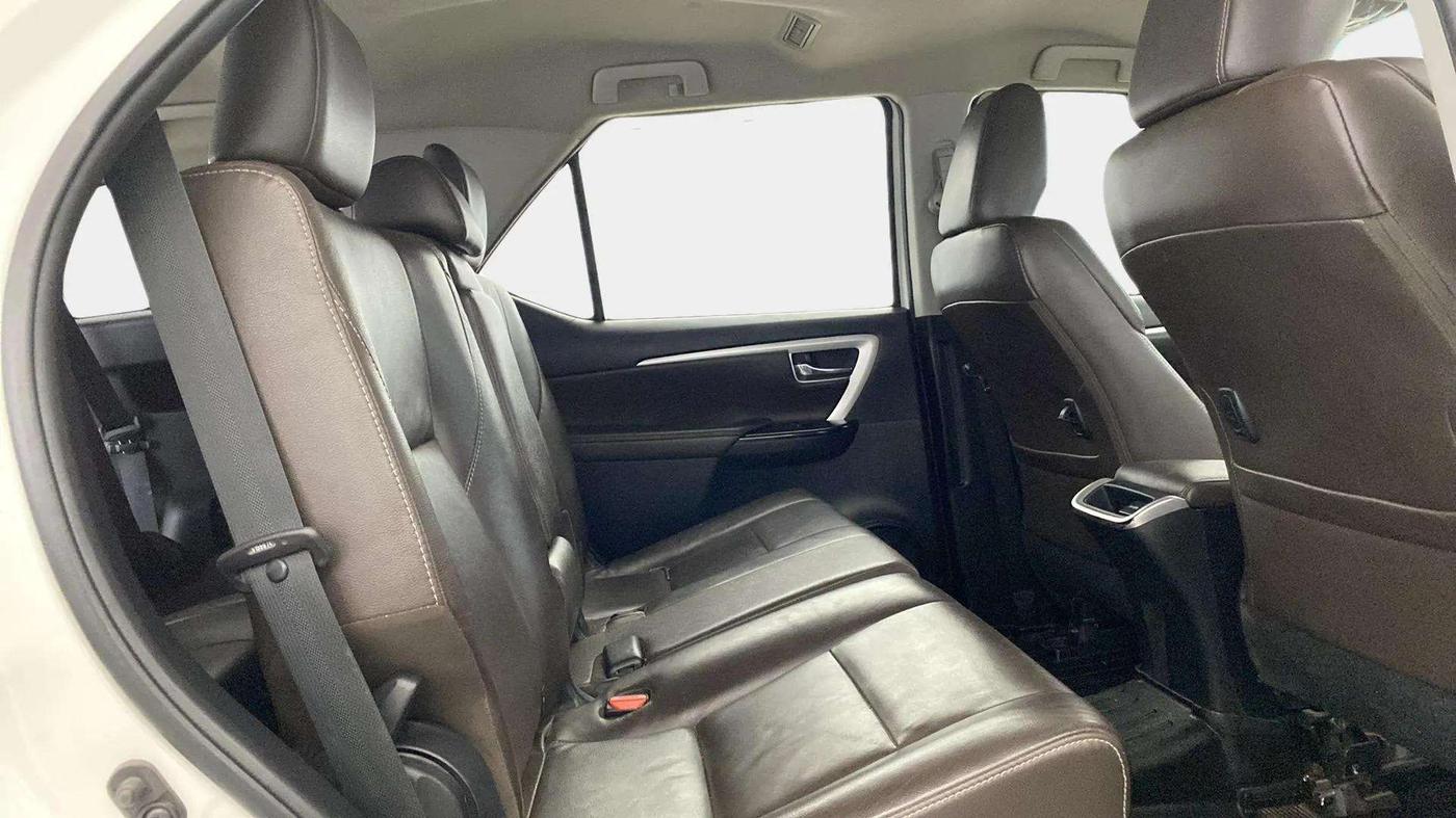 2018 Toyota Fortuner 2.8 4X2 MT, Diesel, Manual, 58,504 km, Right Side Rear Door Cabin