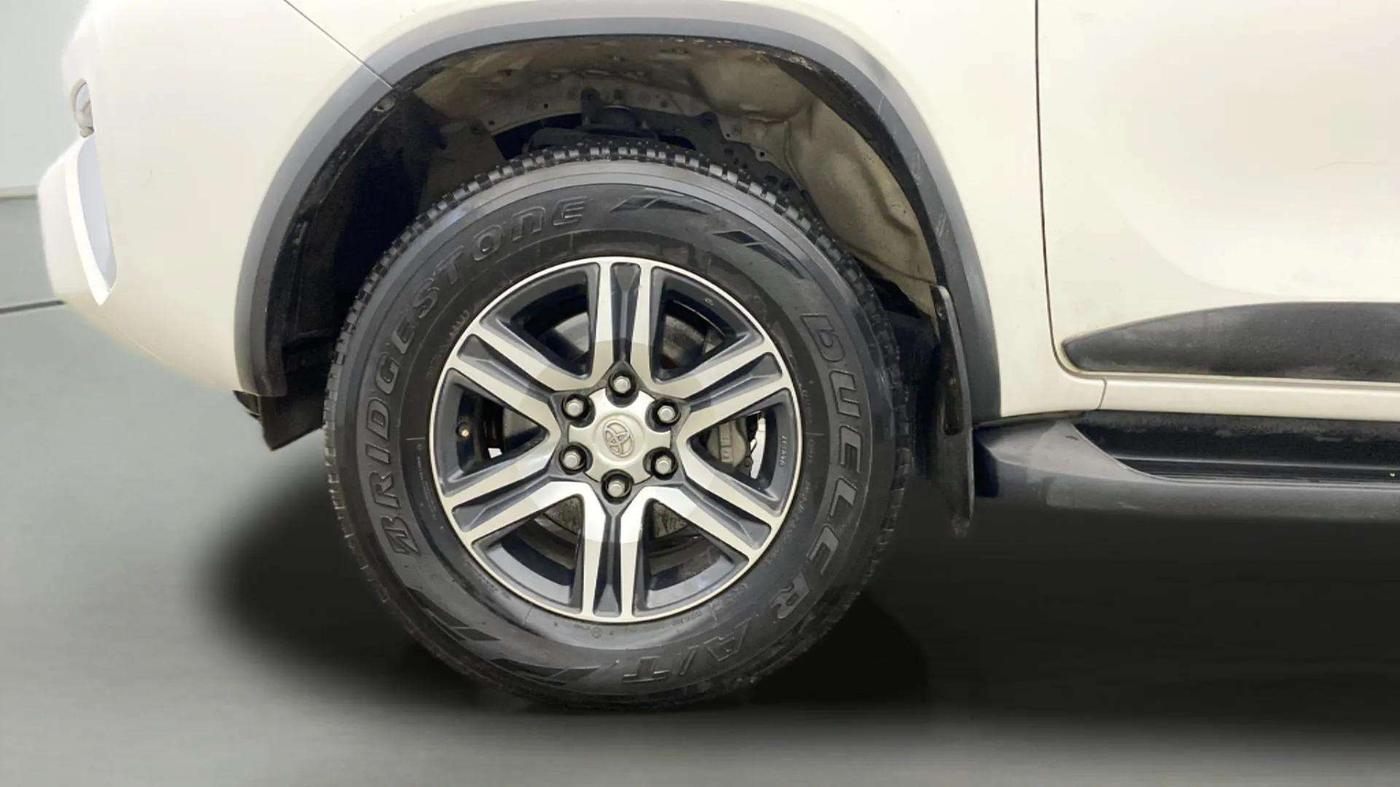 2018 Toyota Fortuner 2.8 4X2 MT, Diesel, Manual, 58,504 km, Left Front Wheel