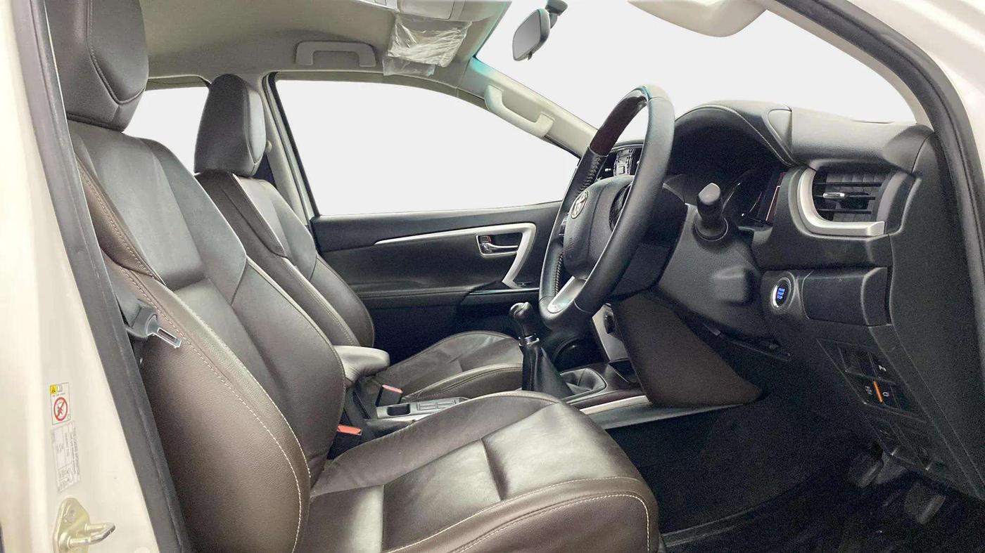 2018 Toyota Fortuner 2.8 4X2 MT, Diesel, Manual, 58,504 km, Right Side Front Door Cabin