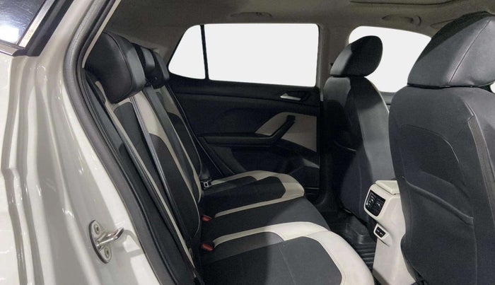 2022 Volkswagen TAIGUN TOPLINE 1.0 TSI MT, Petrol, Manual, 65,373 km, Right Side Rear Door Cabin