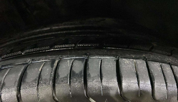 2022 Volkswagen TAIGUN TOPLINE 1.0 TSI MT, Petrol, Manual, 65,373 km, Right Front Tyre Tread